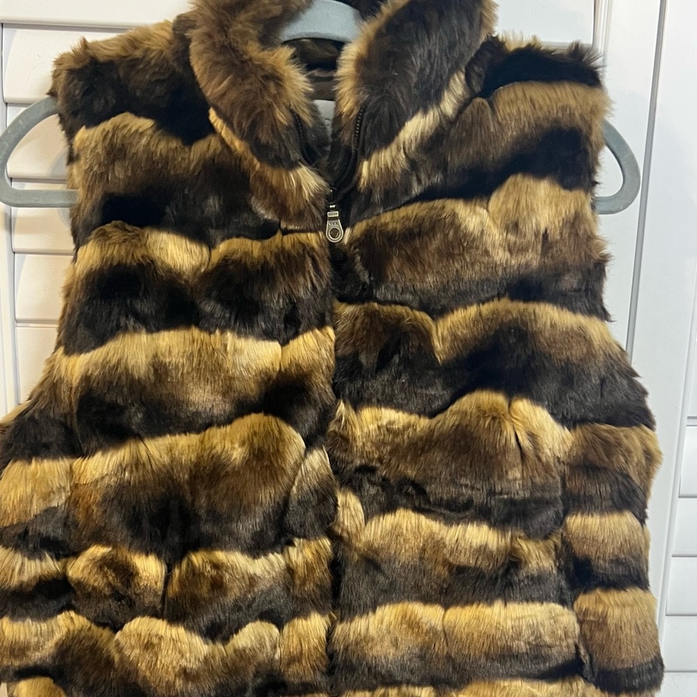 Chico’s faux fur vest M